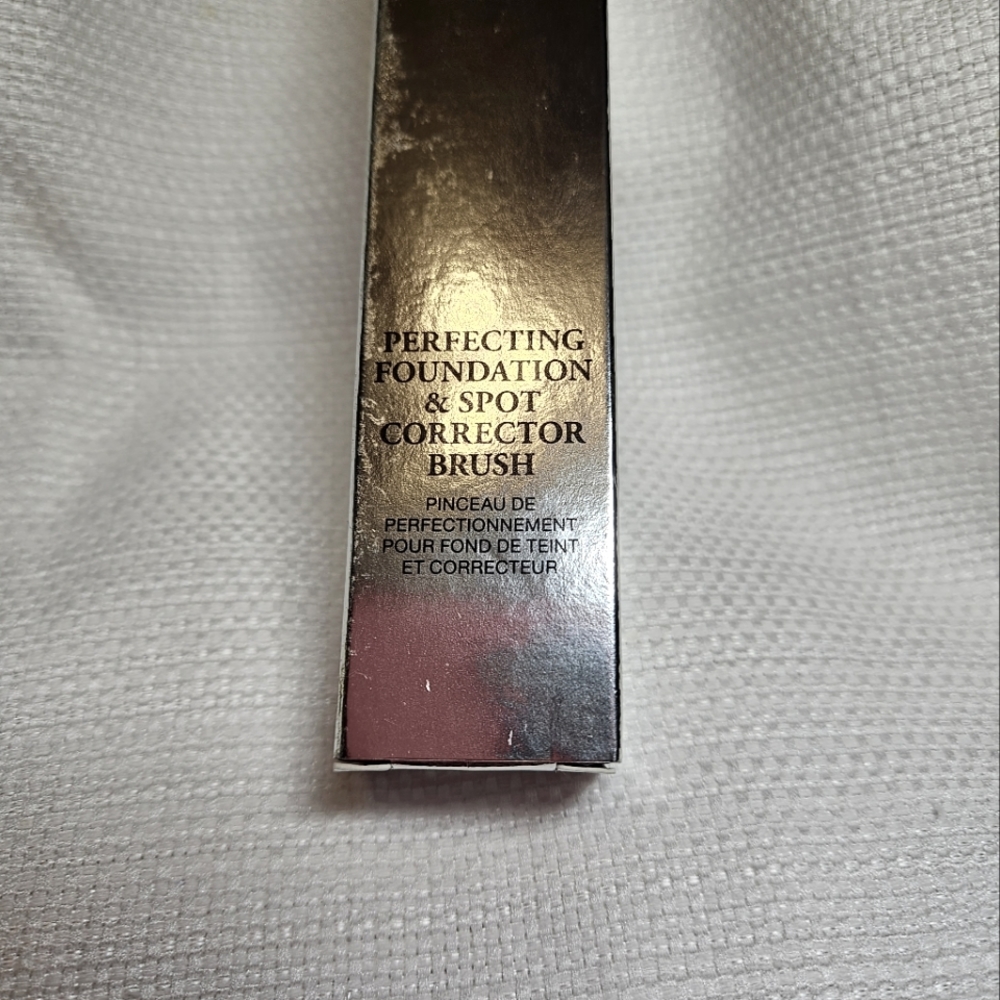 Lancome #26 perfecting foundation and spot corrector brush